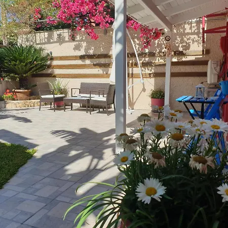 Semesterbostad Aloe House Lakíthra